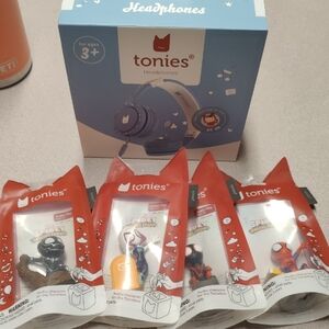 Tonies Kids Headphones and Figurines Set - Blue and Red